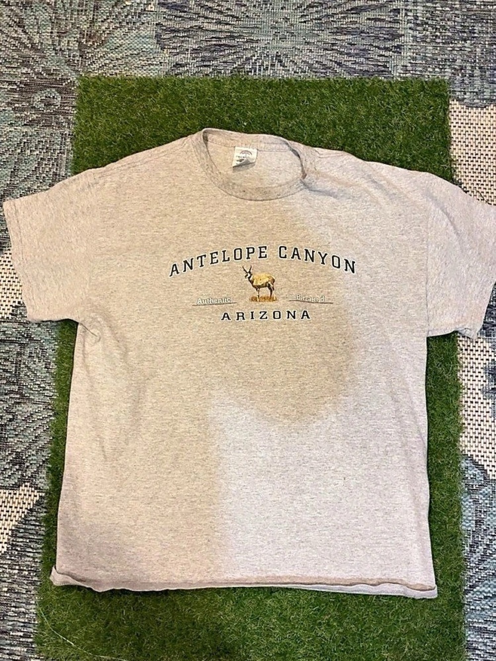 Fruit of the Loom Men's Gray Graphic Tee Size Large